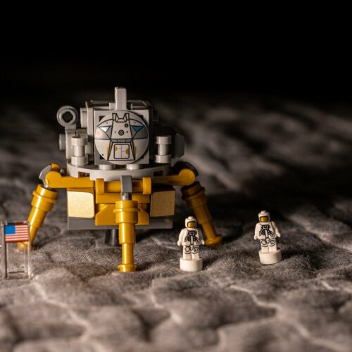 Das kann eine Landingpage. hier landet eine Sonde auf dem Mond.